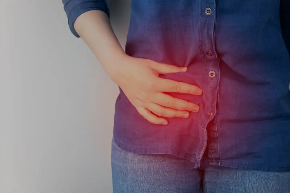 AdobeStock_358278814 Woman with gut pain